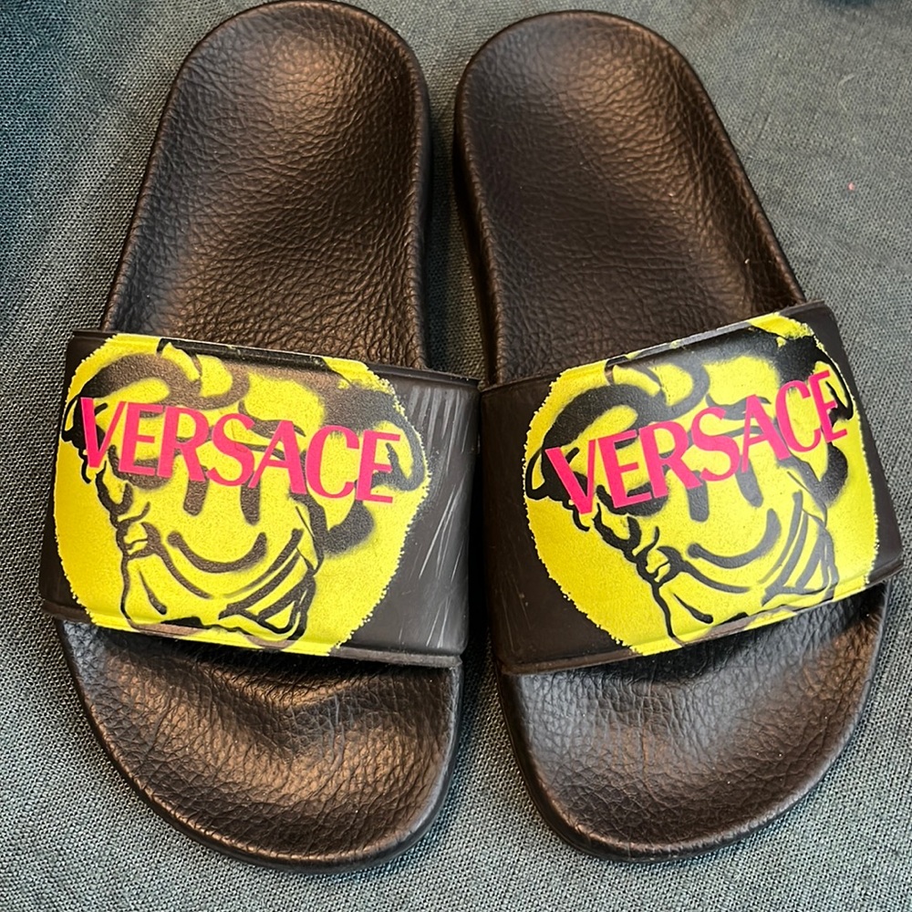 Kids Versace slides. Size 31/32 Italian sizing